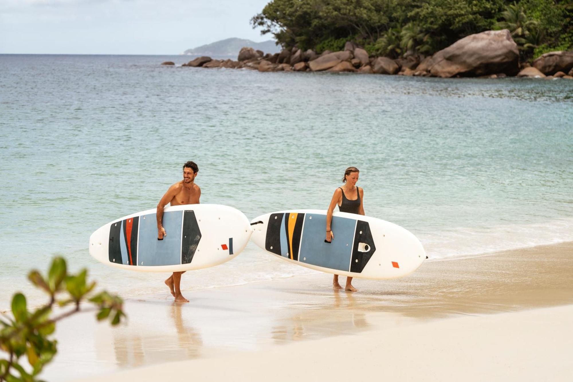 Constance Lemuria Гранд Анс Екстериор снимка Stand up paddle boarders on a beach