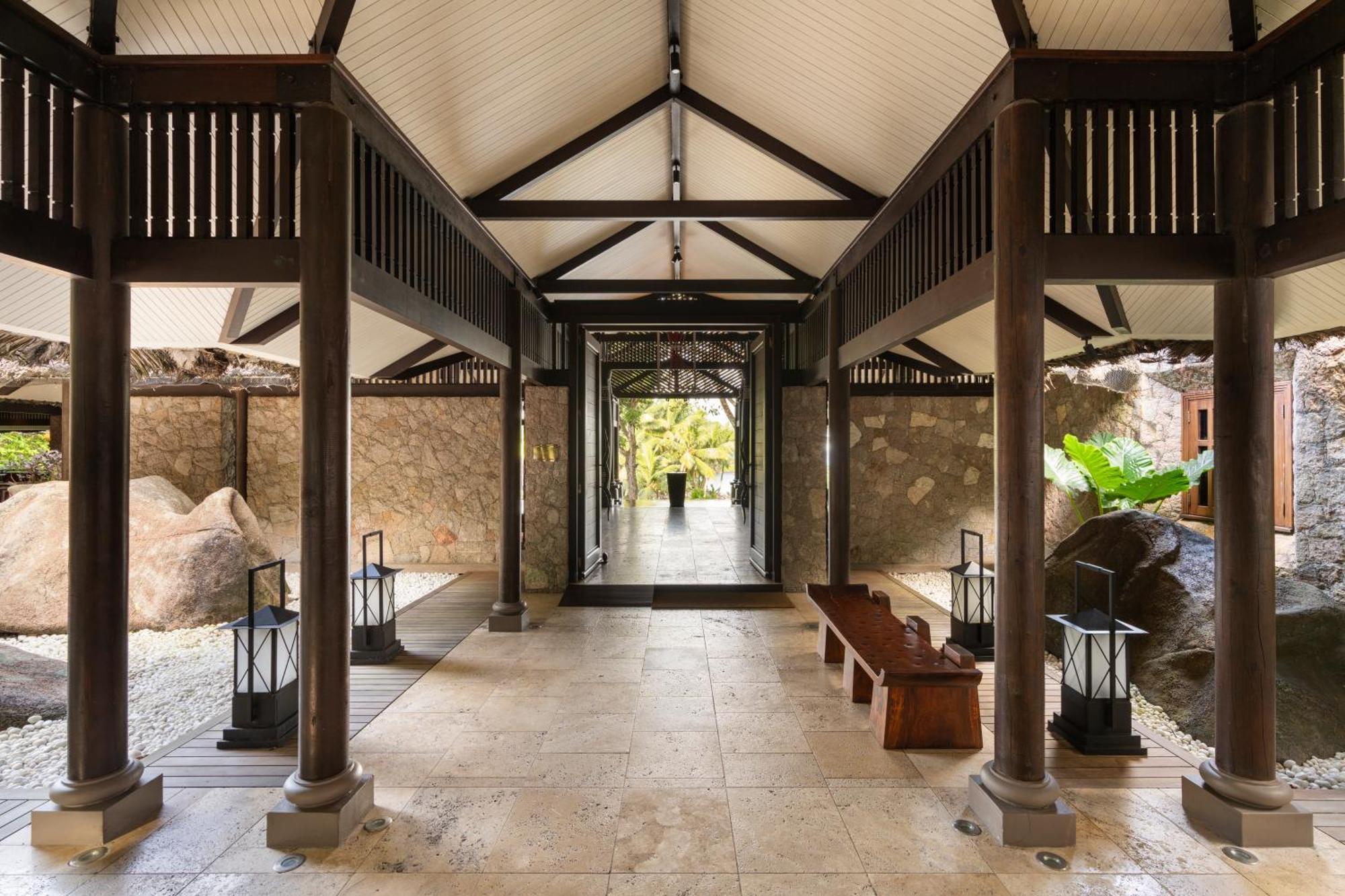 Constance Lemuria Гранд Анс Екстериор снимка The lobby of the resort