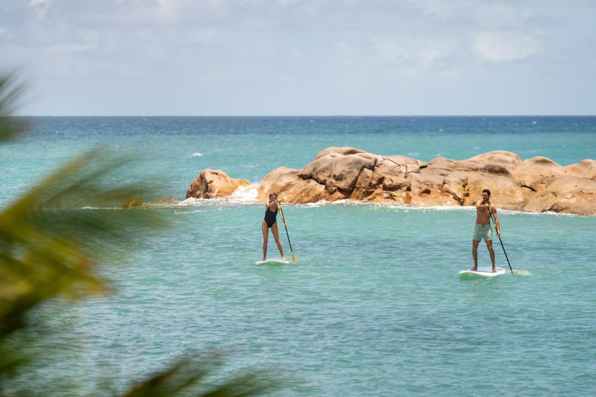 Constance Lemuria Гранд Анс Екстериор снимка Stand up paddle boarders on the bay