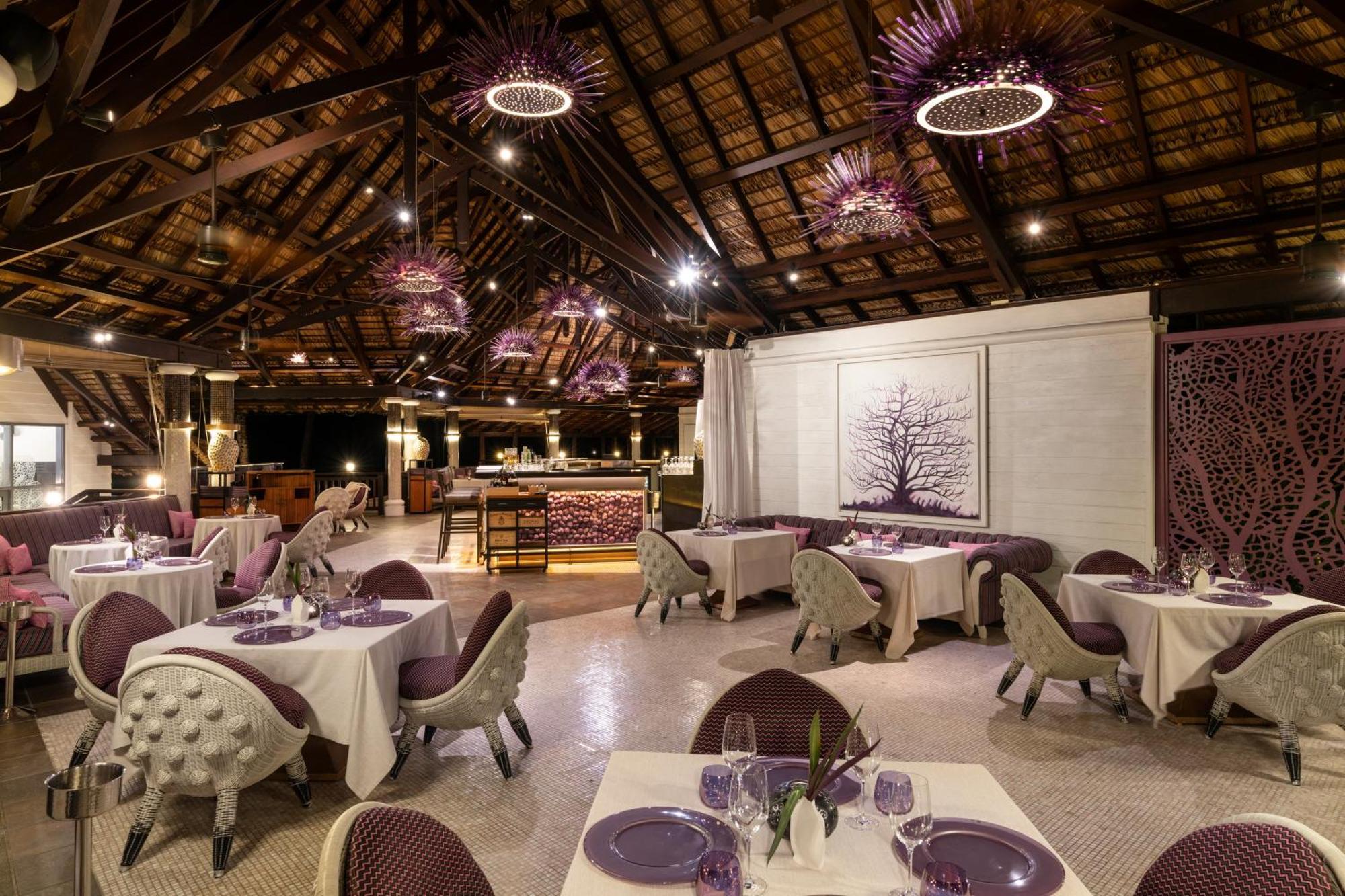 Constance Lemuria Гранд Анс Екстериор снимка The restaurant at the resort