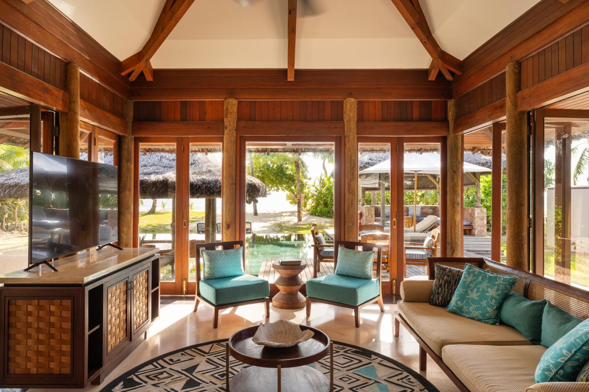 Constance Lemuria Гранд Анс Екстериор снимка Living room of a Beachfront Villa